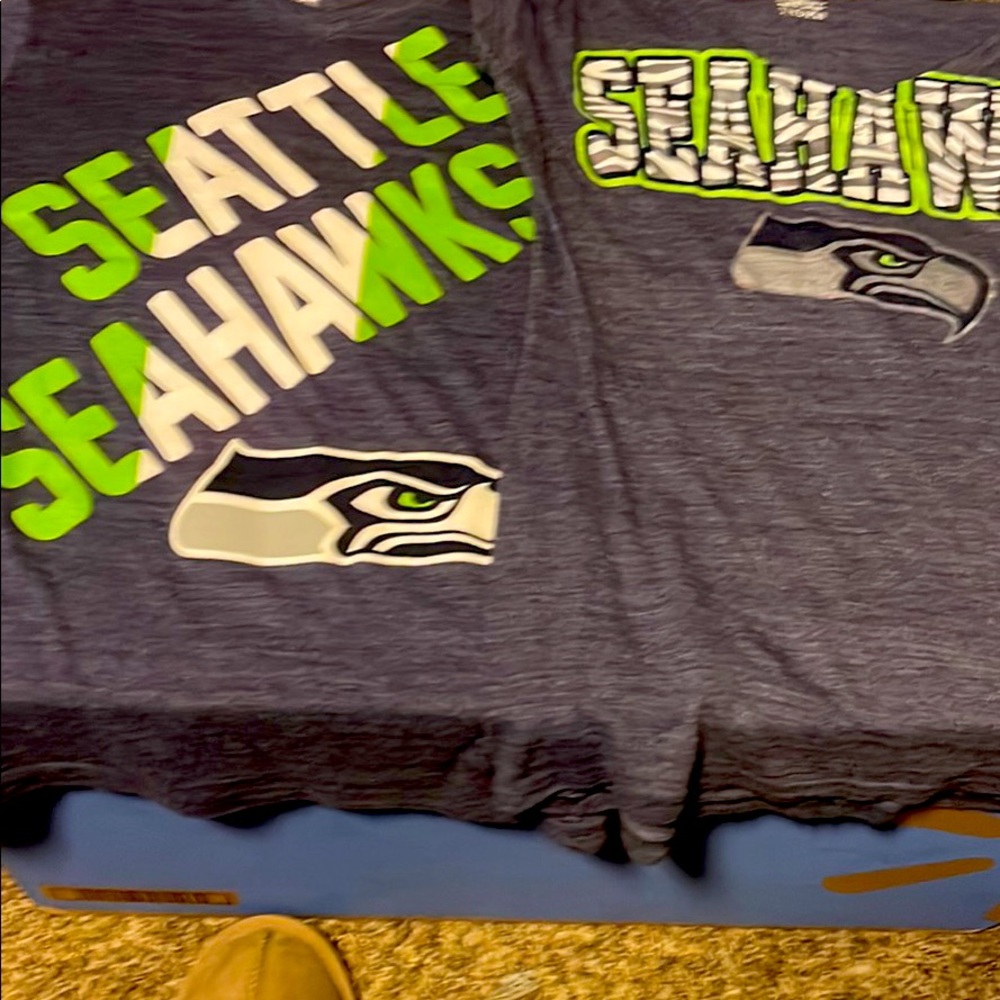 Two NFL T-shirt Seahawks